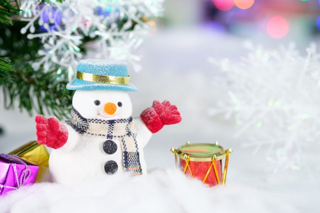 waste: snowman with red gloves and a drum